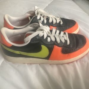Mens Nikes Air Force 1s Size 9.5